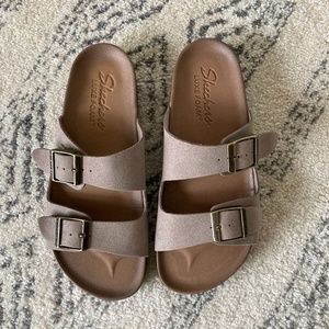 Skechers Luxe Foam Size 6 Tan/Beige Sandals